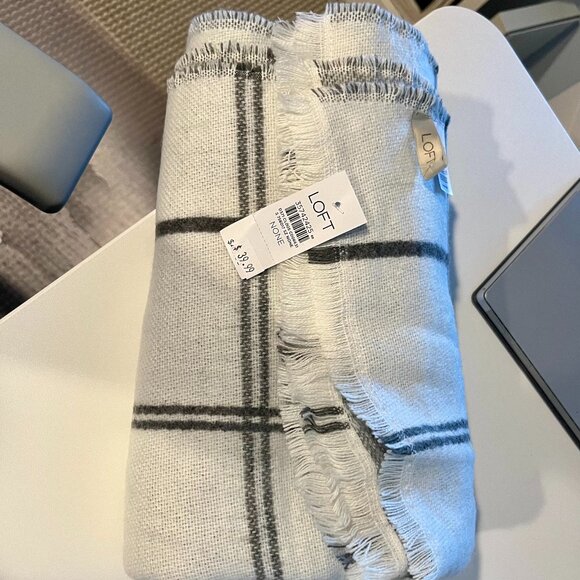 LOFT - Plaid Reversible Scarf - Picture 2 of 2